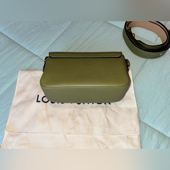 AUTHENTIC LOCKME TENDER LOUIS VUITTON BAG - Picture 13 of 13